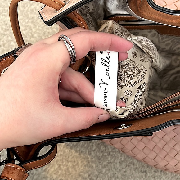 A Simply Noelle Purse - Picture 4 of 4